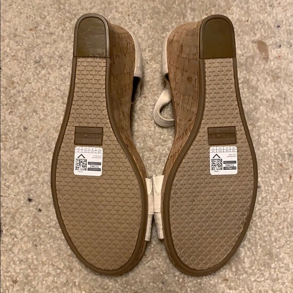 TOMS wedges - Picture 4 of 6